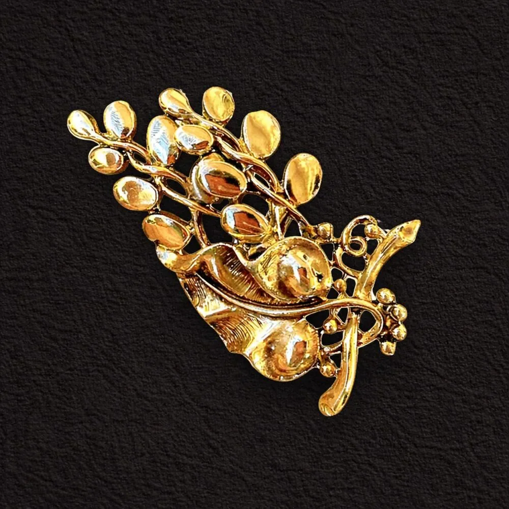 Vintage Grape Cluster Brooch in Gold Tone